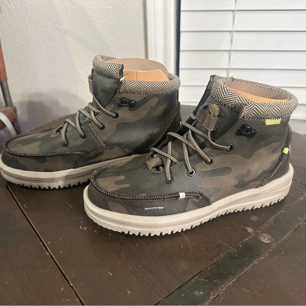 NEW IN BOX!! Kids Hey Dude Bradley Boots Woodland Camo size 5